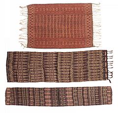 Drei Ikat-Textilien Pflanzenfaser Indonesien, 57956-1, Van Ham Kunstauktionen
