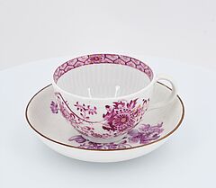 Meissen - Zwei Tassen mit Untertassen mit floralem Dekor, 73258-13, Van Ham Kunstauktionen