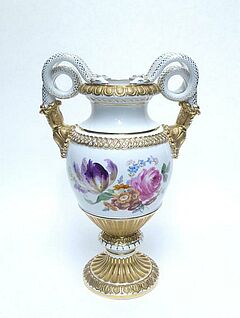 Meissen - Kleine Schlangenhenkelvase mit Blumenbouquets, 54885-7, Van Ham Kunstauktionen
