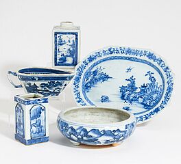 Fuenf blauweisse Porzellane mit Landschaften und Gelehrten, 64493-30, Van Ham Kunstauktionen