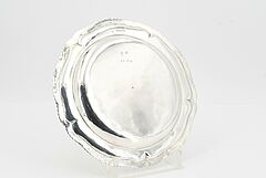 John Vickerman  Robert Garrard I - Zwei Teller mit godroniertem Rand und heraldischer Gravur, 73649-10, Van Ham Kunstauktionen