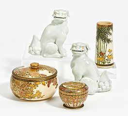 Paar Loewen und drei Teile Satsuma, 65520-29, Van Ham Kunstauktionen