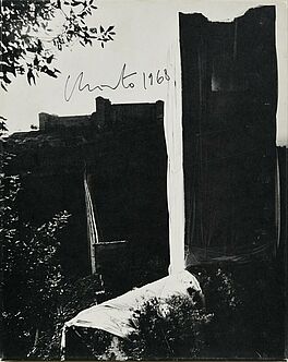 Christo Christo Javatscheff - Packed Tower Spoleto, 63493-16, Van Ham Kunstauktionen