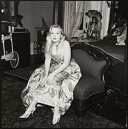 Rosalind Solomon - Marigny in her Mothers Marilyn Monroe Gown, 67209-9, Van Ham Kunstauktionen