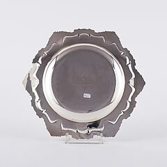 JC Klinkosch - Runde Anbietplatte mit Muschel- und Akanthusrelief, 76014-4, Van Ham Kunstauktionen