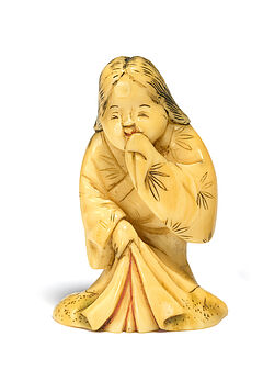 Netsuke Kleine stehende Okame, 66362-49, Van Ham Kunstauktionen