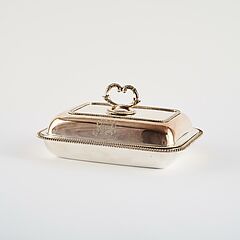 Servier Deckelschüssel mit Wappengravur, 80784-11, Van Ham Kunstauktionen