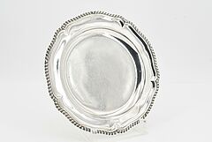 John Vickerman  Robert Garrard I - Zwei Teller mit godroniertem Rand und heraldischer Gravur, 73649-10, Van Ham Kunstauktionen