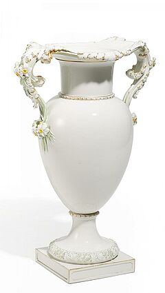 KPM - Monumentale Vase mit Narzissenzier, 59322-10, Van Ham Kunstauktionen