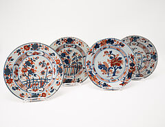 Japan - Vier Teller mit Bluetendekor, 75502-2, Van Ham Kunstauktionen