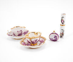 Meissen - Zwei Tassen amp Untertassen mit Purpurmalerei und eine Zigarrenhuelse mit galanten Szenen, 76821-183, Van Ham Kunstauktionen