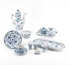 Royal Copenhagen - Kaffeeservice Strohblume mit 50 Teilen, 76895-21, Van Ham Kunstauktionen