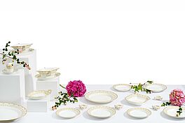 KPM - Service Kurland mit Golddekor, 81940-1, Van Ham Kunstauktionen