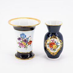 Meissen - Gruppe von 8 Objekten mit kobaltblauem und Blumen-Dekor, 76682-22, Van Ham Kunstauktionen