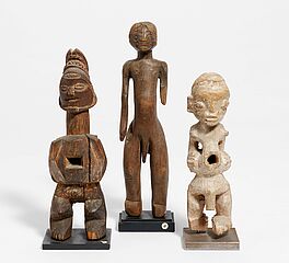 Drei Fetischfiguren, 68000-47, Van Ham Kunstauktionen
