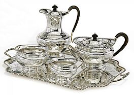 Fuenfteiliges Edward VII Kaffee- und Teeservice mit gravierten Kartuschen und Festons, 58391-1, Van Ham Kunstauktionen