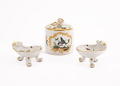 Meissen - Kleine Deckeldose und 2 Salieren mit feinen Vogeldekoren, 75714-4, Van Ham Kunstauktionen