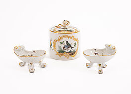 Meissen - Kleine Deckeldose und 2 Salieren mit feinen Vogeldekoren, 75714-4, Van Ham Kunstauktionen