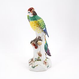 Meissen - Grosser Papagei auf Stamm sitzend mit Kirsche, 76682-2, Van Ham Kunstauktionen