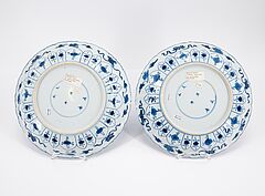 Paar blau-weisse Schuesseln mit Damen als Allegorie des Geruchs, 76933-71, Van Ham Kunstauktionen