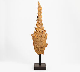 Grosser buddhistischer Tempelfigur-Kopf mit hoher Krone, 66312-1, Van Ham Kunstauktionen