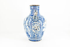 Paar grosse Vasen mit figuerlichen Handhaben, 75767-1, Van Ham Kunstauktionen