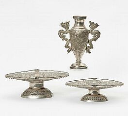 Zwei Anbietschalen eine Vase mit asiatischem Dekor, 55468-4, Van Ham Kunstauktionen