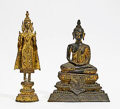 Sitzender und stehender Buddha, 63852-1, Van Ham Kunstauktionen