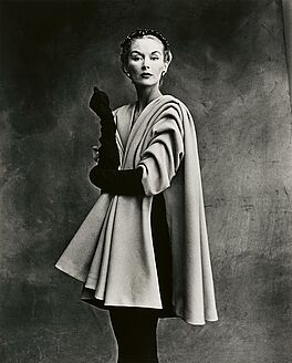 Irving Penn - Balenciaga Mantle Coat Lisa Fonssagrives-Penn Paris, 82008-1197, Van Ham Kunstauktionen