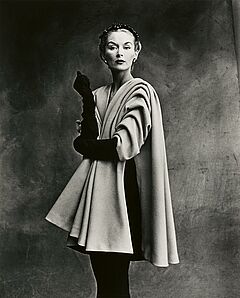 Irving Penn - Balenciaga Mantle Coat Lisa Fonssagrives-Penn Paris, 82008-1197, Van Ham Kunstauktionen