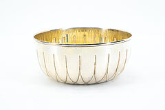 Verschiedene Herkunft ua England und Deutschland - Zwei Schalen eine Sauciere, 75502-34, Van Ham Kunstauktionen