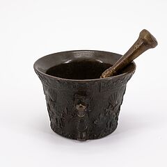 Frankreich - Kleiner Moerser mit Figuren und Muschelornament, 76846-5, Van Ham Kunstauktionen