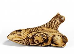 Netsuke Katze an grossem Fisch knabbernd, 65350-49, Van Ham Kunstauktionen