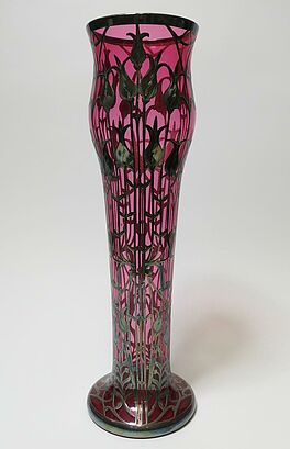 Frankreich - Stangenvase mit stilisiertem Blumendekor, 62040-36, Van Ham Kunstauktionen