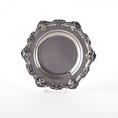 JC Klinkosch - Runde Anbietplatte mit Muschel- und Akanthusrelief, 76014-4, Van Ham Kunstauktionen