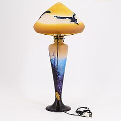 Emile Galle - Grosse Tischleuchte mit Alpenlandschaft und Adlern, 80985-4, Van Ham Kunstauktionen