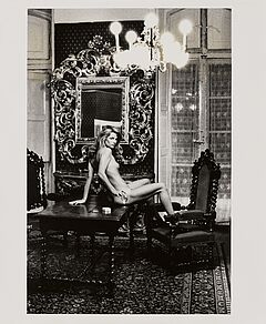 Helmut Newton - Charlotte Rampling at the Hotel Nord-Pinus Arles, 82008-31, Van Ham Kunstauktionen