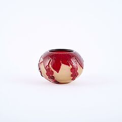 Emile Gallé - Kleine kugelige Vase mit Johannisbeeren, 81684-16, Van Ham Kunstauktionen