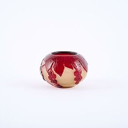 Emile Gallé - Kleine kugelige Vase mit Johannisbeeren, 81684-16, Van Ham Kunstauktionen