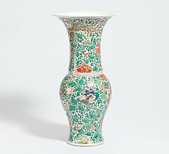 Grosse Yen-Yen-Vase mit Paeonien und fliegenden Phoenixen, 66837-5, Van Ham Kunstauktionen