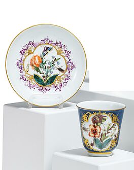 Meissen - Bechertasse mit Untertasse mit Blumen und ombrierten Insekten, 81741-20, Van Ham Kunstauktionen