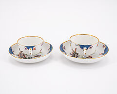 Meissen - GROssE ZUCKERDOSE VIER KLEINERE ZWEI GROessERE TASSEN MIT UT UND VOGELDEKOREN, 76933-17, Van Ham Kunstauktionen