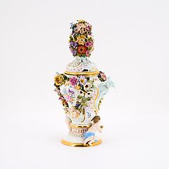 Meissen - Potpourrivase mit Amoretten, 81588-31, Van Ham Kunstauktionen