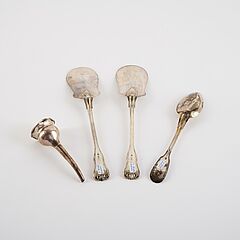 Paar große Fischheber, ein Vorlegelöffel, ein Dekantiertrichter, 81418-4, Van Ham Kunstauktionen