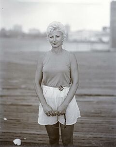 Judith Joy Ross - Blond Woman at Ashbury Park, 56499-6, Van Ham Kunstauktionen