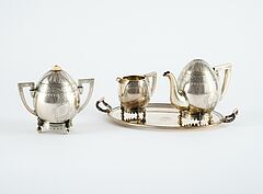 Dreiteiliges Teeservice mit geometrischem Gravurdekor, 79909-38, Van Ham Kunstauktionen