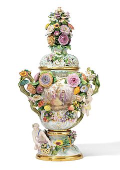 Meissen - Grosse Potpourri-Vase amp Sockel mit aufgelegten Blueten und Galanterie, 76859-1, Van Ham Kunstauktionen