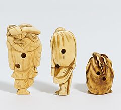 Drei Netsuke Sarumawashi Hotei und Enshi, 66500-266, Van Ham Kunstauktionen