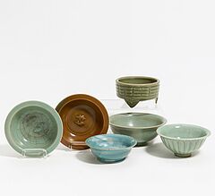 Zwei kleine Twin Fish-Teller und vier Seladon-Schalen, 64493-22, Van Ham Kunstauktionen