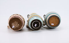 Gruppe von drei Birnkrügen mit Liebesmotiven und -sprüchen, 81740-13, Van Ham Kunstauktionen